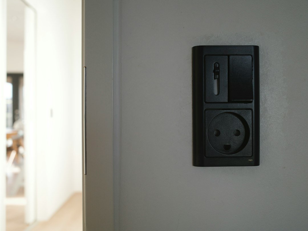 Best Smart Light Switches & Dimmers in 2026: Neutral Wires, Matter and Multi-Way Control