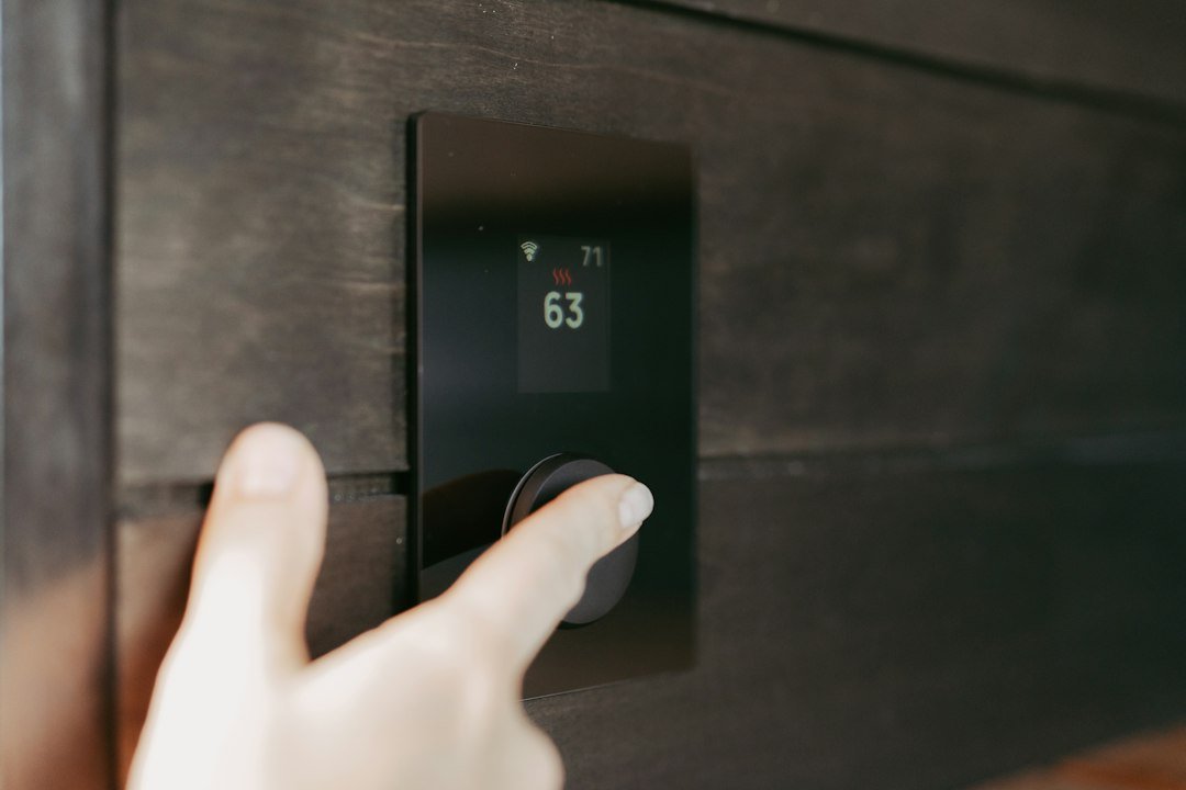 Best Smart Thermostats in 2026: Room Sensors, C-Wire Needs and Ecosystem Fit